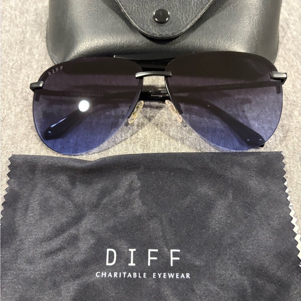 Diff Eyewear Black Sunglasses Accessories Set